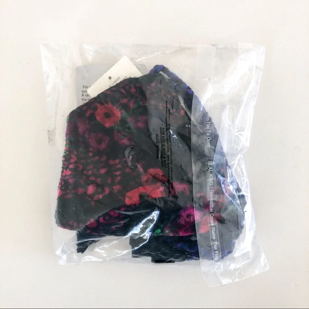 Anthropologie Roopa Pemmaraju Velvet Face Mask